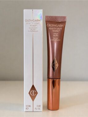 Charlotte Tilbury Glowgasm Beauty Light Wand Blush